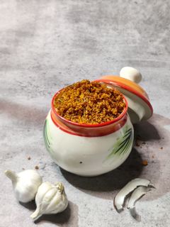 लसूण खोबरं चटणी (Lasun Khobr Chutney Recipe In Marathi) रेसिपी चे मुख्य फोटो