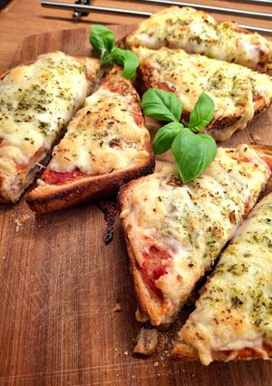 Zdjęcie przepisu Tosty a'la pizza.