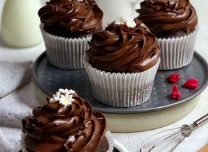Foto resep Super Moist Chocolate Cupcakes - Simple & No Mixer