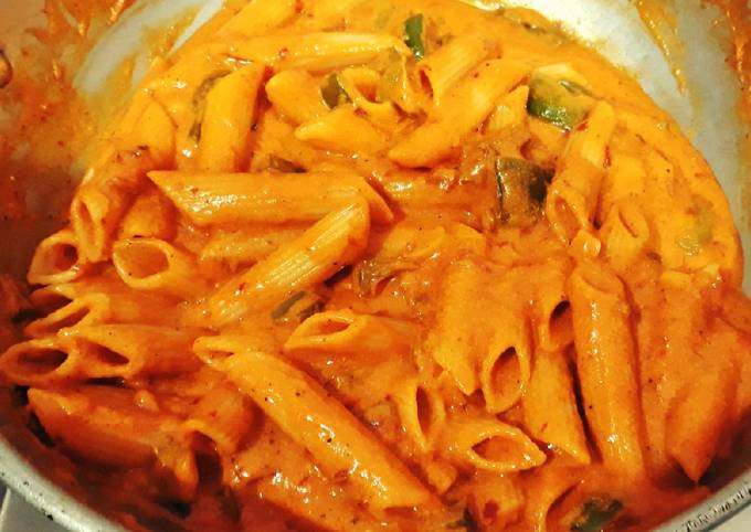 Creamy and Spicy Schezwan Pasta Recipe by Niranjana - Cookpad