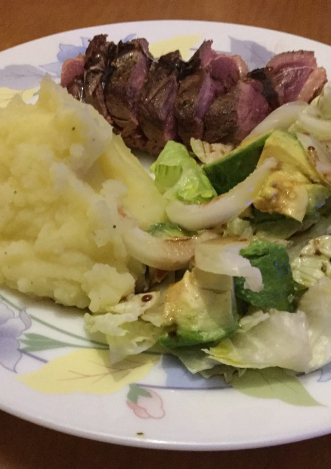 Una foto de Magret de pato con salsa de miel y balsámico