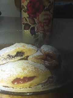 Una foto de Tortas fritas de manteca rellenas de dulce de leche membrillo y chocolate🤤
