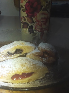 Una foto de Tortas fritas de manteca rellenas de dulce de leche membrillo y chocolate🤤