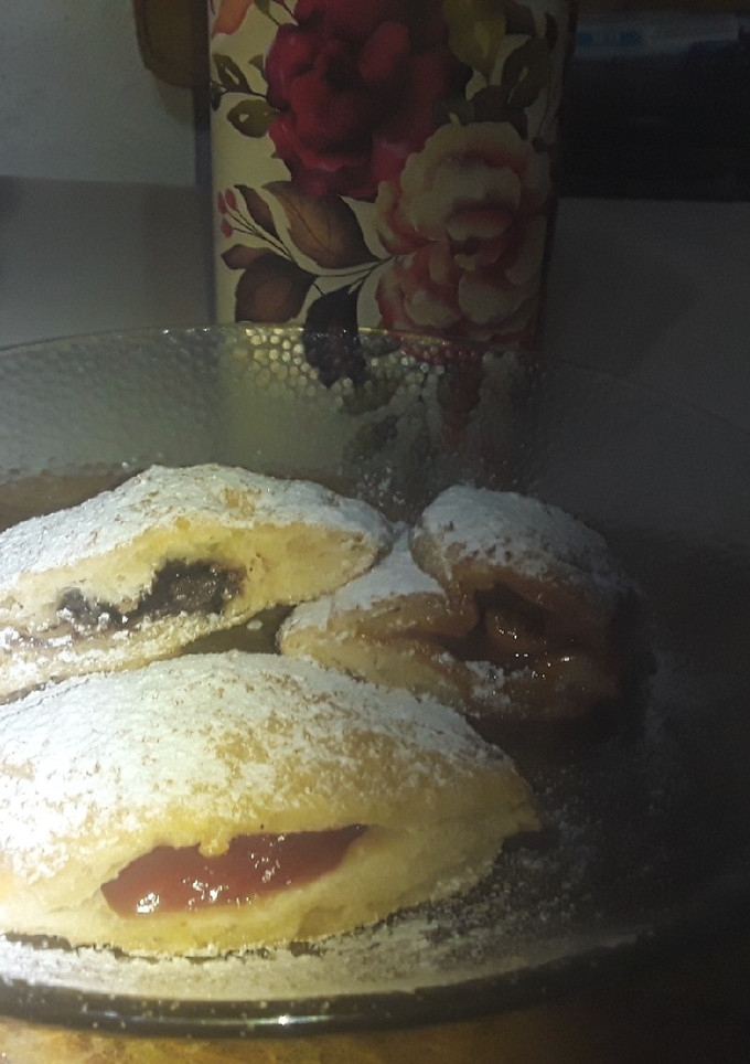 Una foto de Tortas fritas de manteca rellenas de dulce de leche membrillo y chocolate🤤