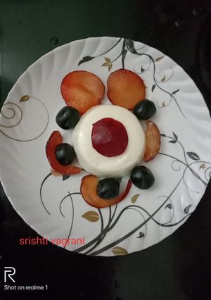 A picture of Vanilla panna Cotta.