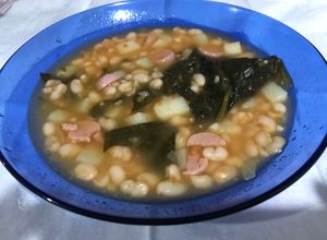 Una foto de Sopa de alubias con espinaca