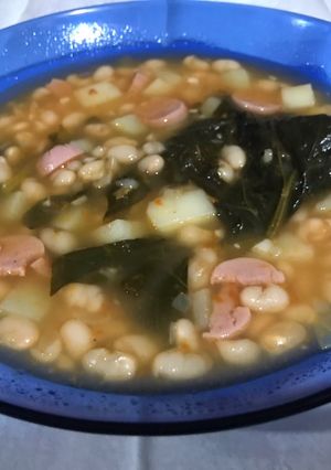 Una foto de Sopa de alubias con espinaca
