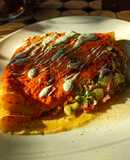 Crepas rellenas en salsa de tomate y eneldo