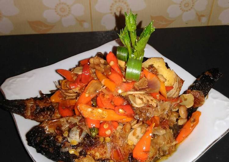 Langkah mengolah Ikan mas tauco saya yang Menggugah Selera