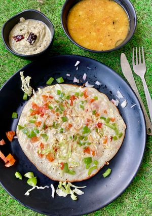 वेज़िटेबल उत्तपम (vegetable uthappam recipe in Hindi) रेसिपी मुख्य फोटो