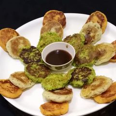 A picture of Aloo paneer tikki (tri colour).