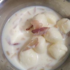 A picture of Angoori Chhena  rasmalai.