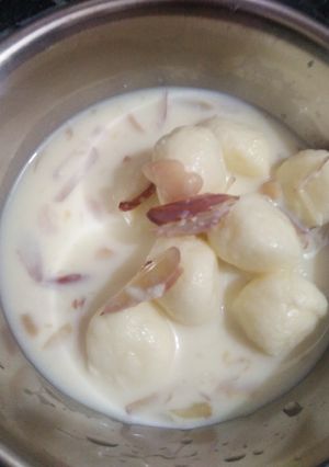 A picture of Angoori Chhena  rasmalai.