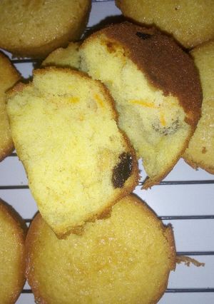 A picture of Custard fruit cake.