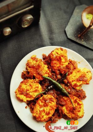 A picture of Egg tawa masala.