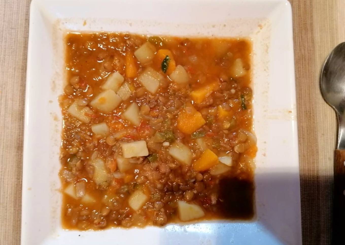 Caldo de lentejas con verduras
