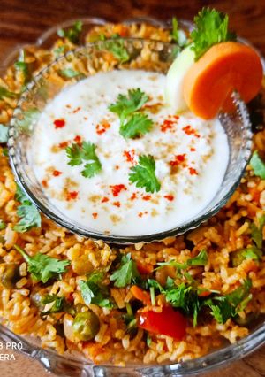 તવા પુલાવ (Tawa pulao recipe in Gujarati) રેસીપી મુખ્ય ફોટો