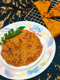 લેફ્ટઓવર રોટી હાંડવો (Leftover Roti Handvo Recipe In Gujarati) રેસીપી મુખ્ય ફોટો
