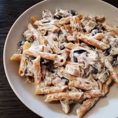 Foto di Penne rigate di lenticchie rosse con melanzane e ricotta