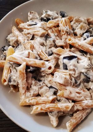 Foto di Penne rigate di lenticchie rosse con melanzane e ricotta