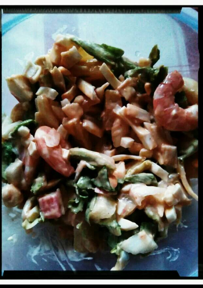 Una foto de Ensalada de surimi y langostino