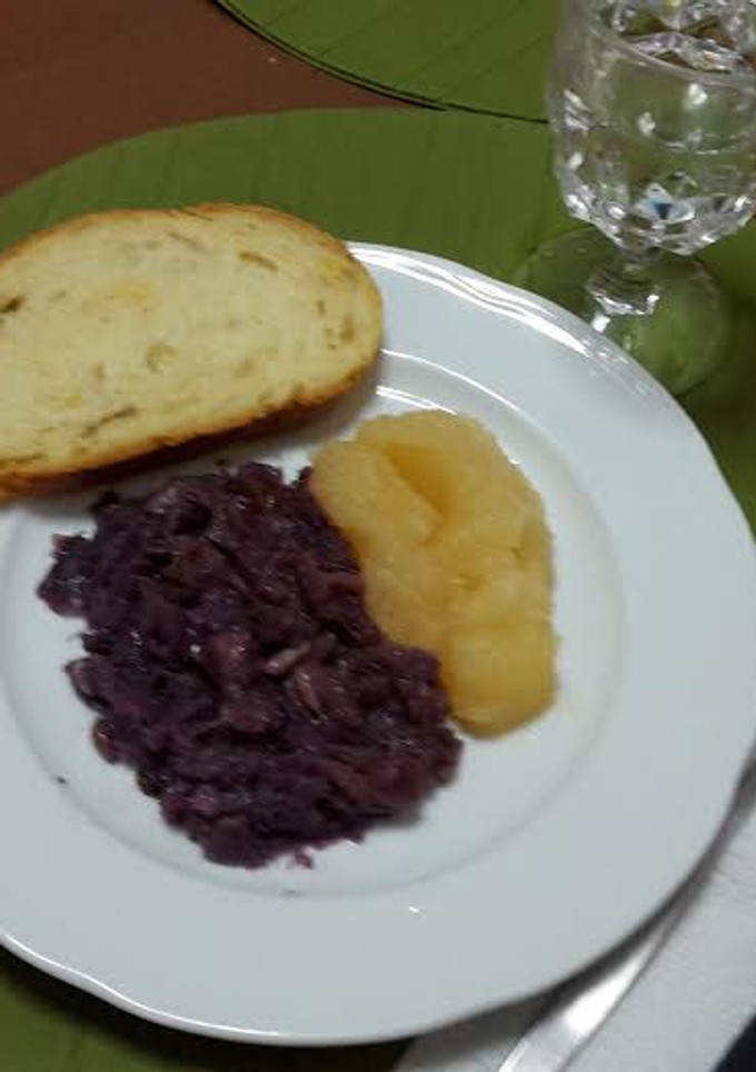 Una foto de Lombarda con compota de manzana