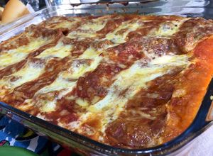 Una foto de Lasagna de espinaca y pollo con Salsa bechamel y filetto 🥳