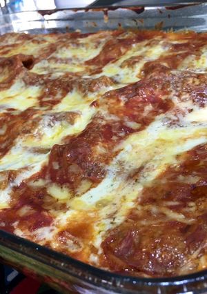 Una foto de Lasagna de espinaca y pollo con Salsa bechamel y filetto 🥳