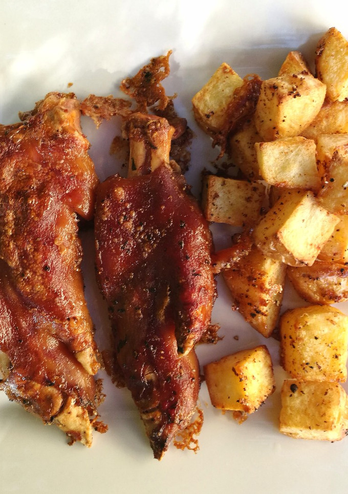 Una foto de Pies de cerdo al horno crujientes 🐷