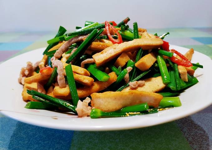 韭菜花豆干炒肉絲食譜by 李小寶 Cookpad