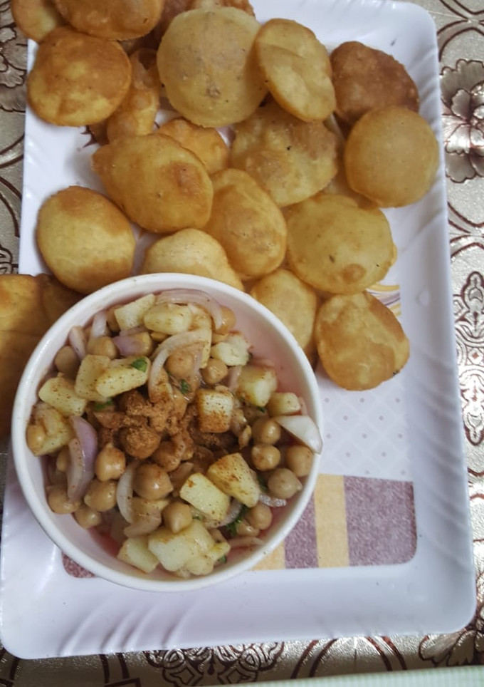 A picture of Gol gapy.