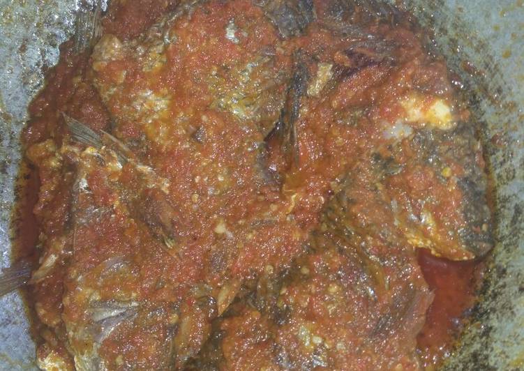 Bahan Menyiapkan Ikan mujair bumbu sambel Lezat