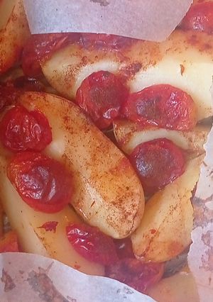 Φωτογραφία της συνταγής Πατάτες Wedges με ντοματίνια και sweet chilli