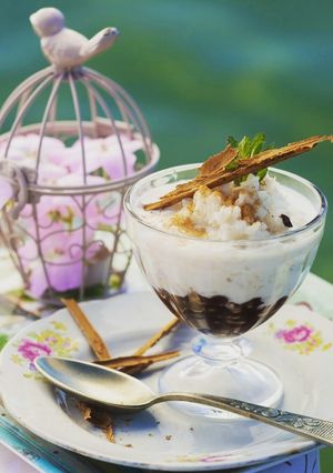 Una foto de Arroz con Leche sobre base de chocolate