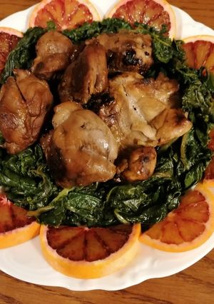 Foto di Pollo al nocino e arancia su letto di spinaci
