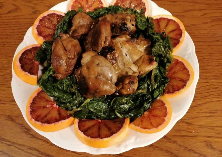 Pollo al nocino e arancia su letto di spinaci