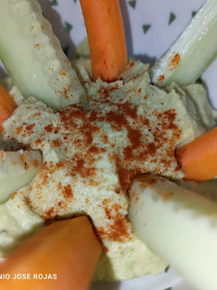 Una foto de Hummus de aguacate