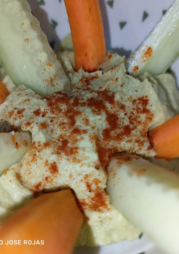 Una foto de Hummus de aguacate