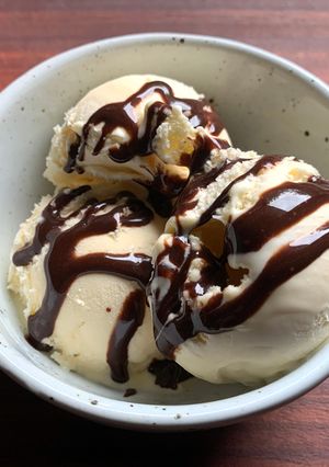 A picture of Chocolate Syrup.