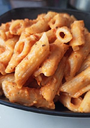 A picture of Creamy Schezwan pasta.