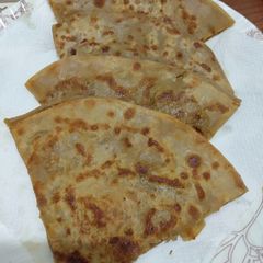 A picture of Aloo Qeema Bhara Paratha.