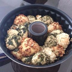 A picture of Savoury Monkey Bread.