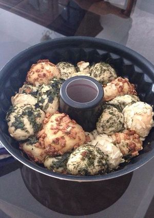 A picture of Savoury Monkey Bread.