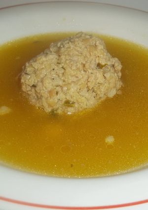 Foto principal de Pelotas de carne picada con caldo de cocido