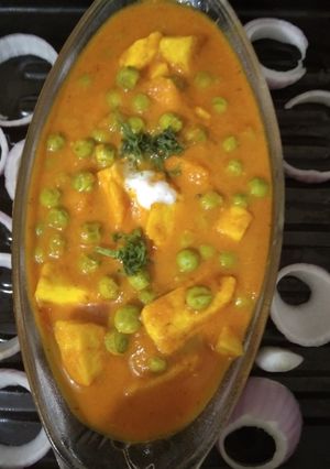 A picture of Mutter paneer.