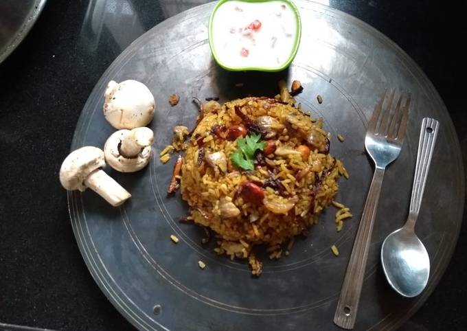 Smoky mushroom biryani