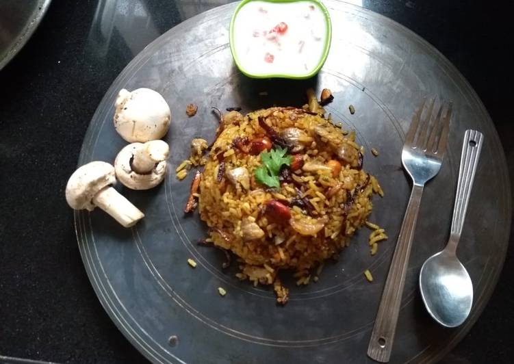 Smoky mushroom biryani