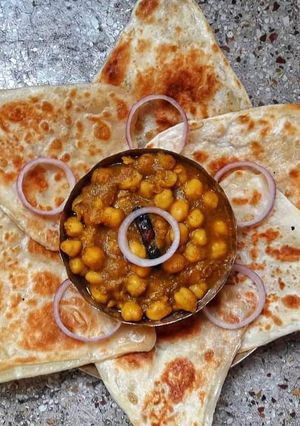 छोले नान (chole naan recipe in Hindi) रेसिपी मुख्य फोटो