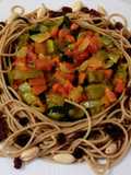 Espaguetis con ratatouille y frutos secos