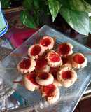 Pepas de mascabo y dulce de ciruela